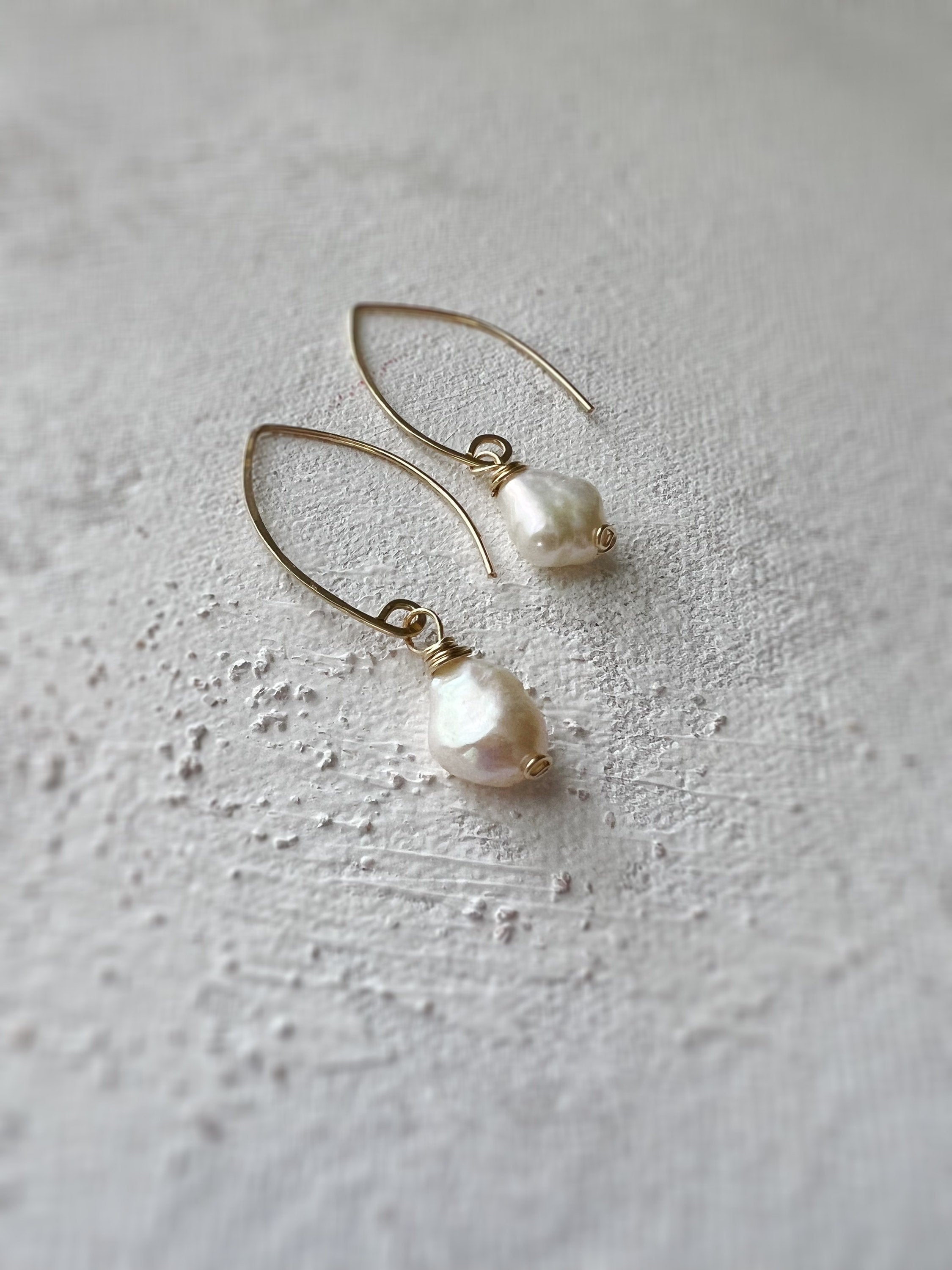 Freshwater pearl dangle earrings